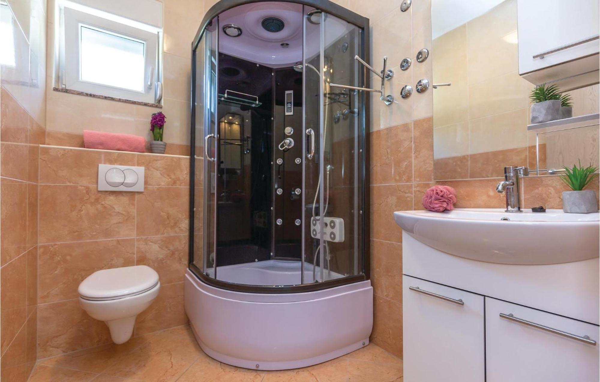 Awesome Apartment In Krvavica With Kitchen Esterno foto