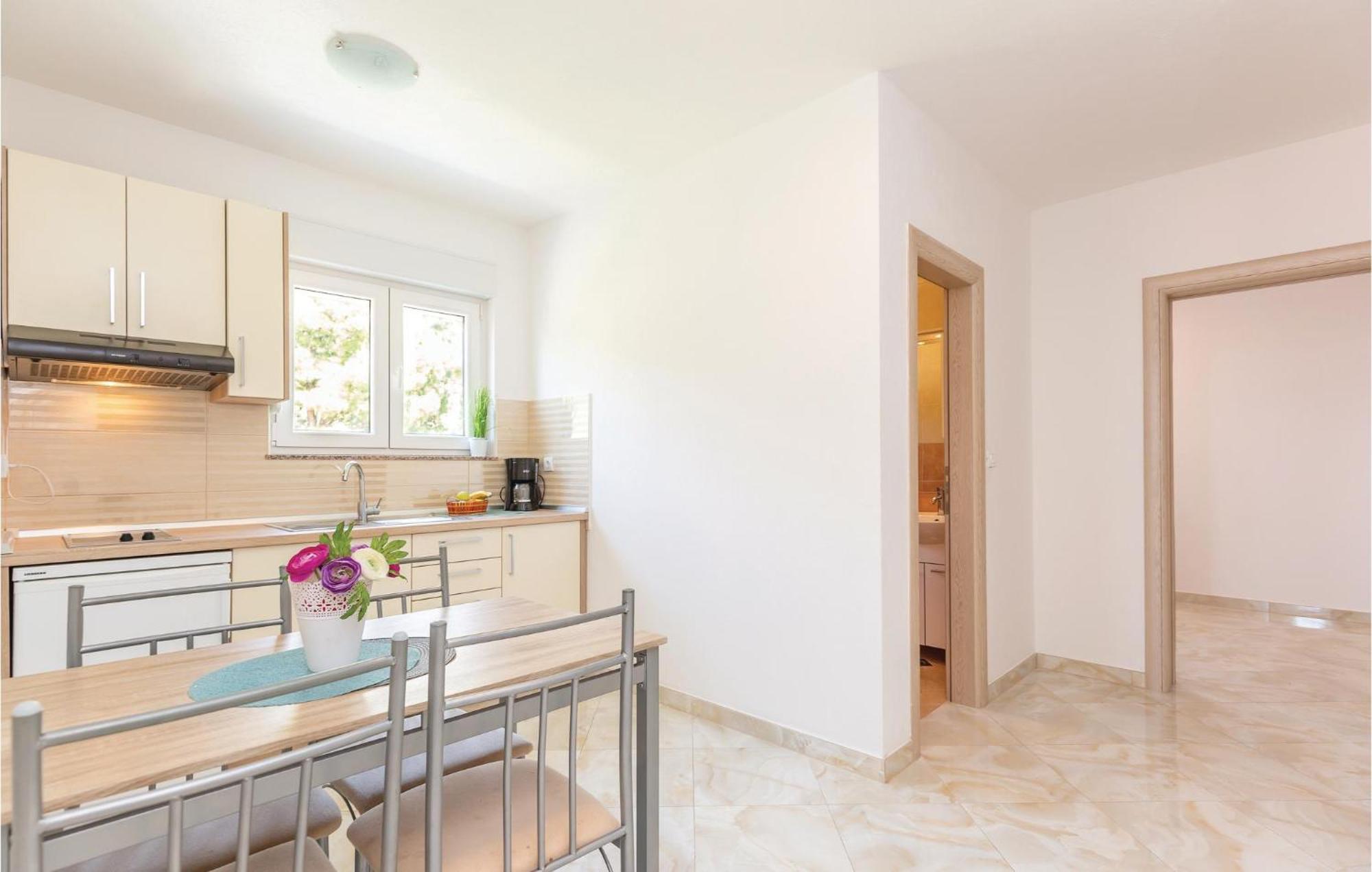 Awesome Apartment In Krvavica With Kitchen Esterno foto
